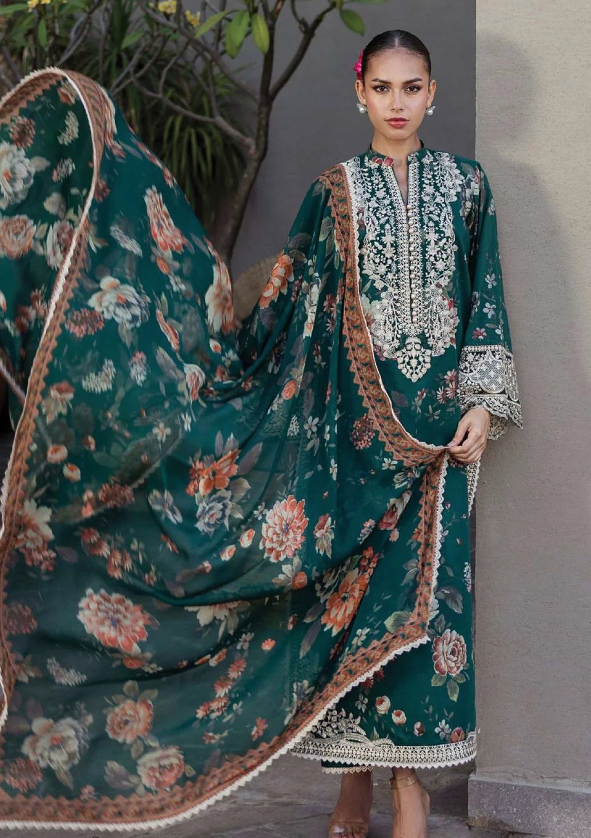 Zainab Chottani – Velina Green Floral Embroidered Lawn 3-Piece Unstitched Suit
