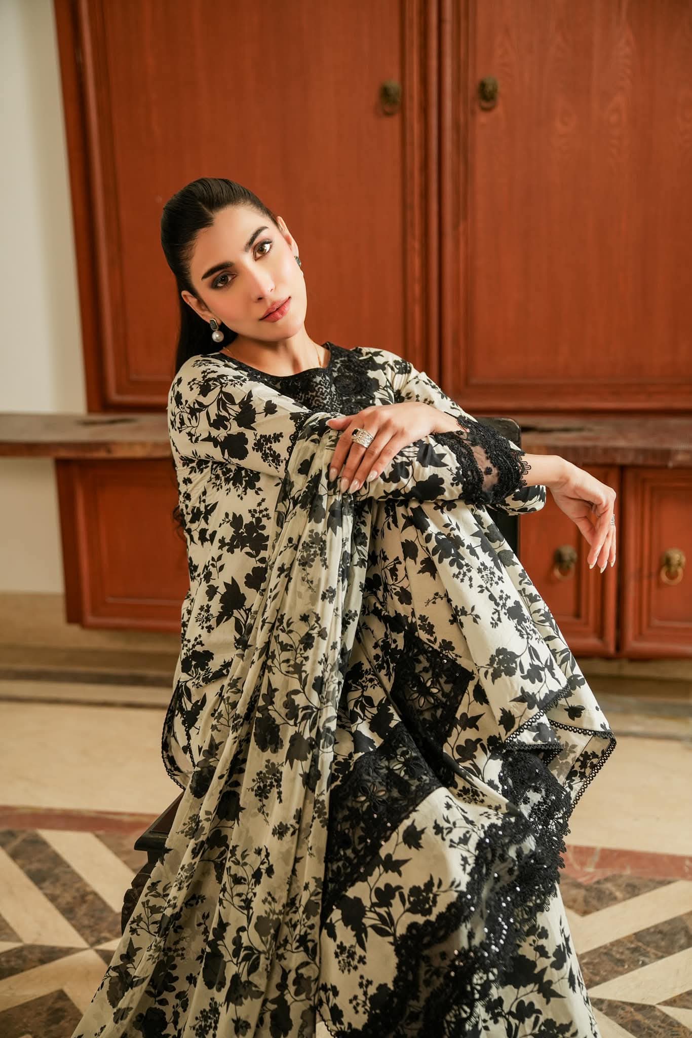 Bareeze – Embroidered Lawn 3 Piece Unstitched Suit | BR-633
