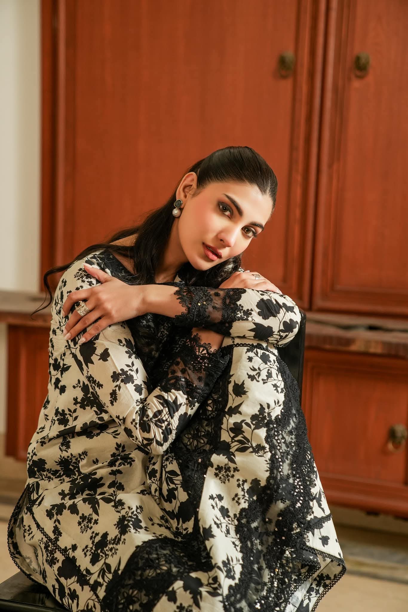 Bareeze – Embroidered Lawn 3 Piece Unstitched Suit | BR-633