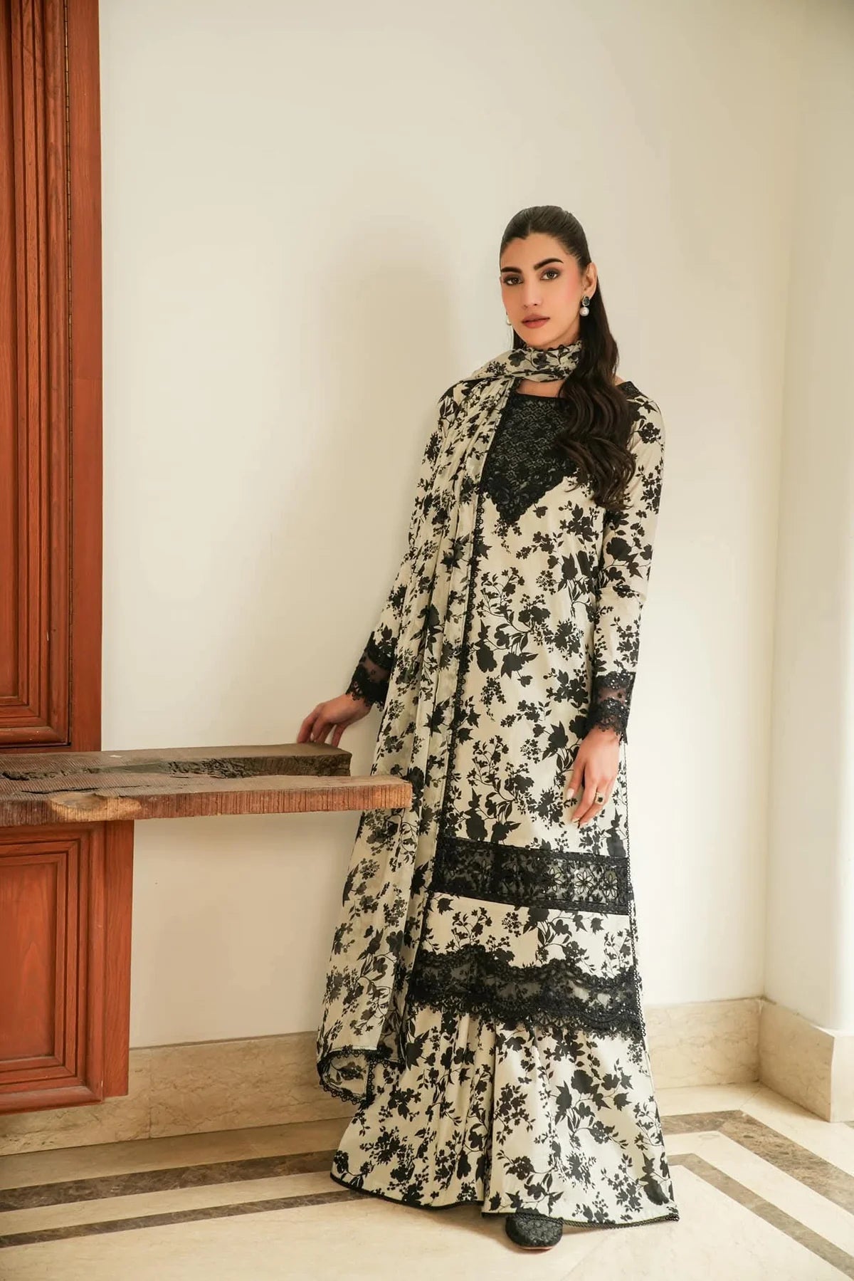 Bareeze – Embroidered Lawn 3 Piece Unstitched Suit | BR-633